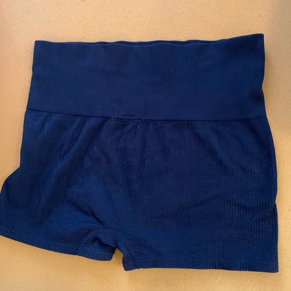 Colsie Seamless Ribbed Shorts - Picture 4 of 4